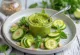 Pesto s tikvicama i parmezanom, posluženo kao svježe i zeleno jelo