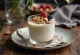 Panna cotta s bademovim mlijekom u čaši