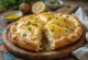 Svježe pečeni calzone s limunom i češnjakom