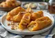 Hotteok od batata poslužen, ukrašen svježim korijanderom