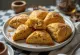 Veganski scone s bundevom i cimetom poslužen