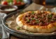Lahmacun začinjeni, poslužen sa svježim tijestom i začinjenim mesnim nadjevom