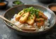 Negi-miso Oyakodon s mladim lukom i misom u zdjeli