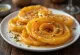 Jalebi palačinke s medom i pistacijama poslužene