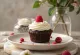 Čokoladni cupcakes s malinama i mascarpone kremom