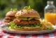 Poslužen povrtni veganski burger