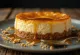 Torta od sira s karamelom, poslužena