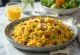 Kabsa u veganskoj verziji, poslužena s bogatim povrćem i začinjenim jelom na bazi riže.