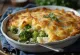 Bacalhau com natas s brokulom, pečeno jelo od ribe zlatnosmeđe boje s brokulom