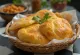 Napuhani zlatni bhatura kruh