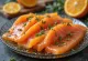 Gravlax s likerom od naranče, ukrašen svježim koprom