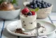 Panna cotta s komadićima čokolade u čaši